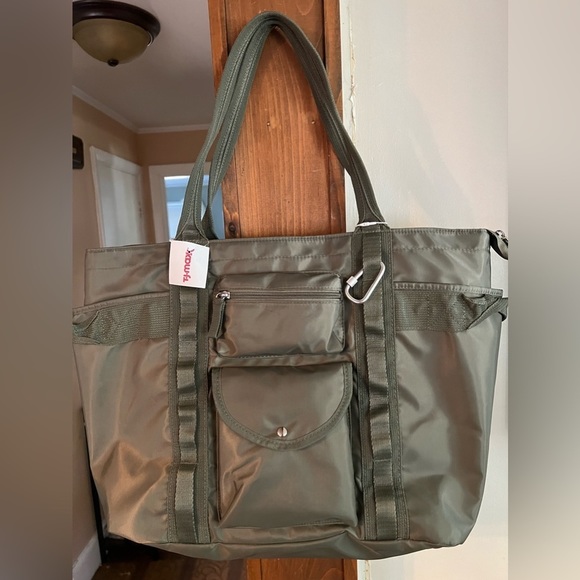 Tommy Bahama Handbags - NWT Tommy Bahama green XL Nylon durable Travel Totebag Go Everywhere Cargo tote